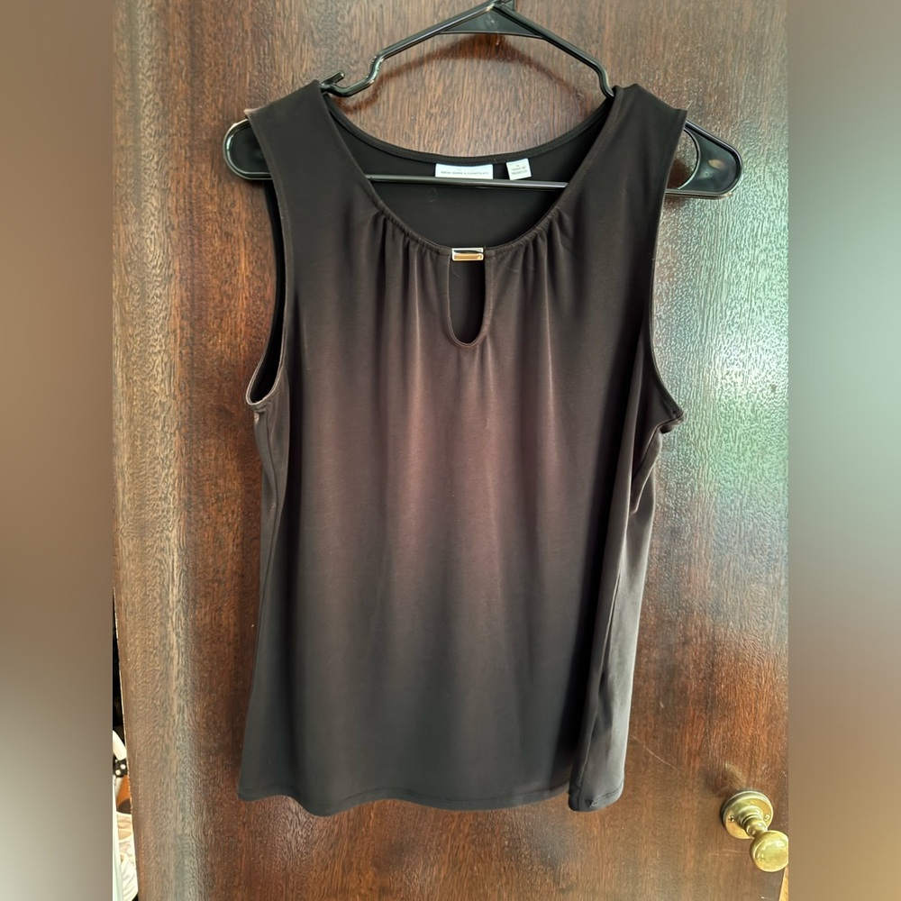 New York & Co Sleeveless blouse